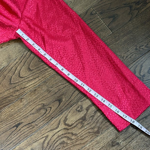 NATORI 2 piece pajama set size LARGE red silky pajama pants and button down top - Picture 10 of 13